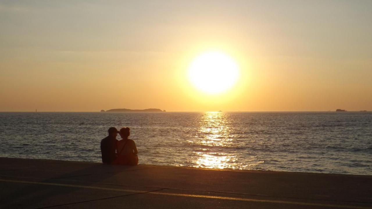 Appartement T2 ,Parking Prive,Terrasse, 10 Mns A Pieds De La Cite Corsaire Et Ses Plages 圣马洛 外观 照片