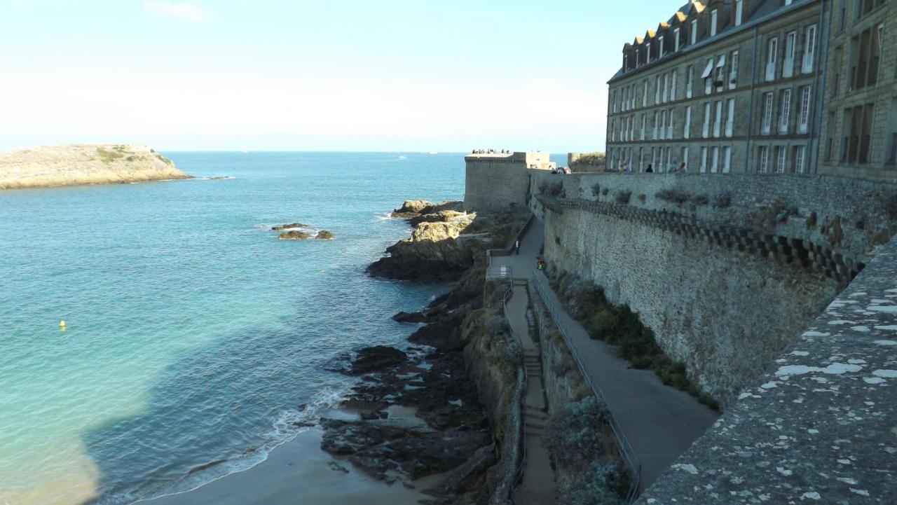 Appartement T2 ,Parking Prive,Terrasse, 10 Mns A Pieds De La Cite Corsaire Et Ses Plages 圣马洛 外观 照片